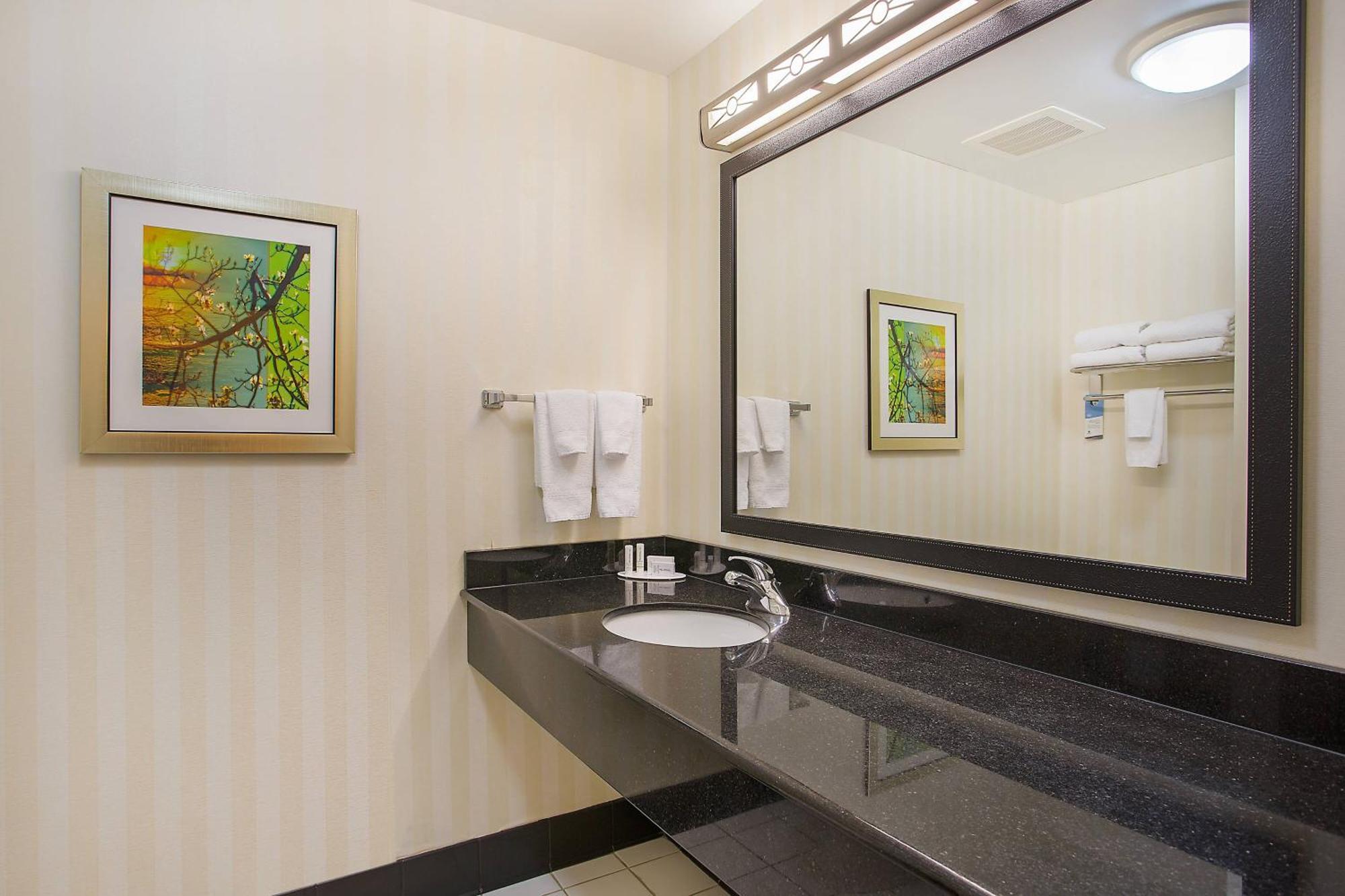 Fairfield Inn & Suites Куквілл Екстер'єр фото
