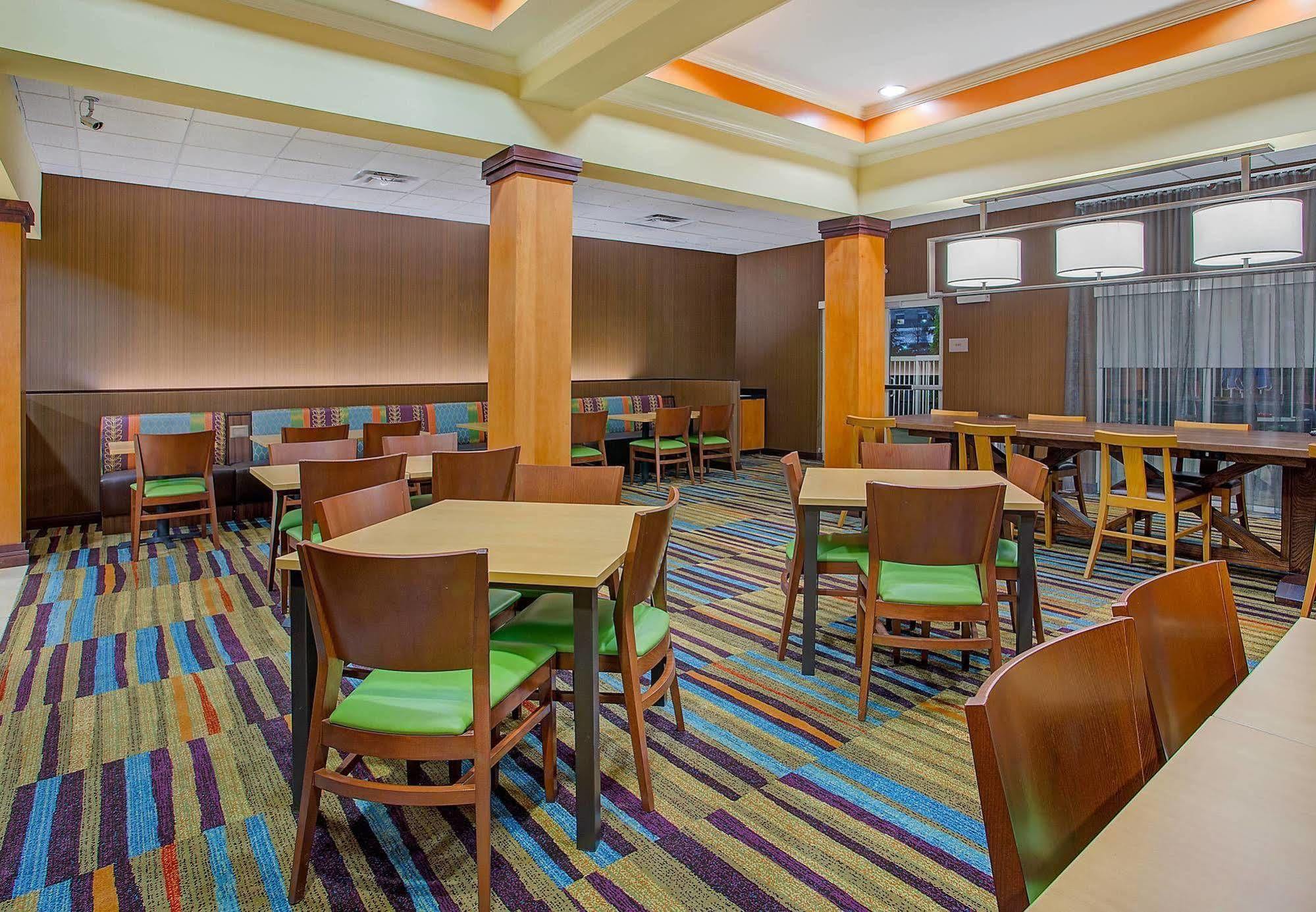 Fairfield Inn & Suites Куквілл Екстер'єр фото