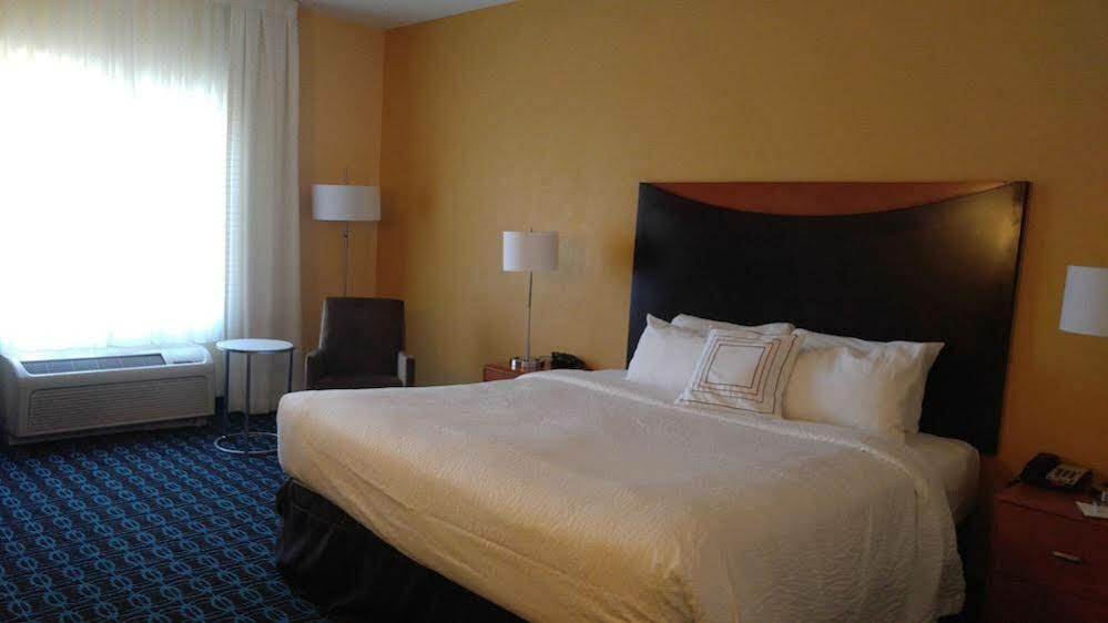 Fairfield Inn & Suites Куквілл Екстер'єр фото